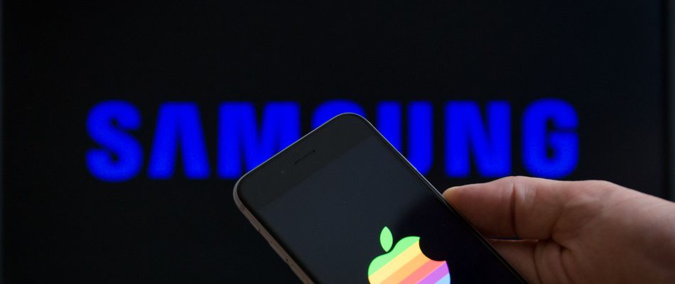 Η Apple διπλασιάζει τις παραγγελίες οθονών στην Samsung